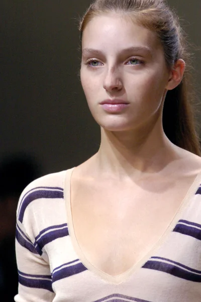 Look 16